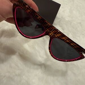 Fendi Women's Black and Pink Sunglasses